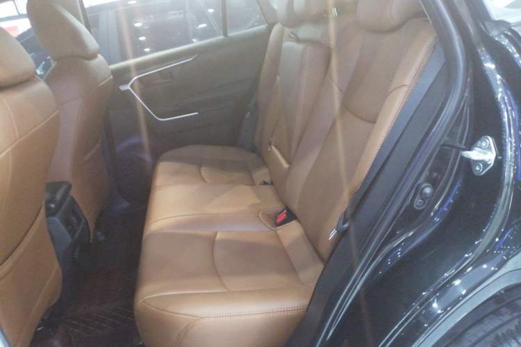 Used Toyota RAV4 2024 2.0L CVT Two-Wheel Drive Urban Edition Left Rear Seat