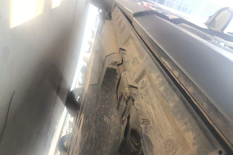 Used Toyota RAV4 2024 2.0L CVT Two-Wheel Drive Urban Edition Left Side Sill