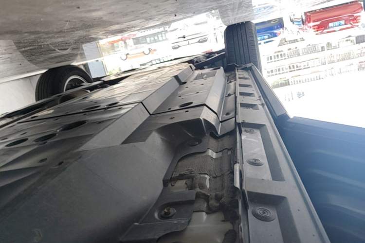 Used Toyota RAV4 2024 2.0L CVT Two-Wheel Drive Urban Edition Left Side Sill