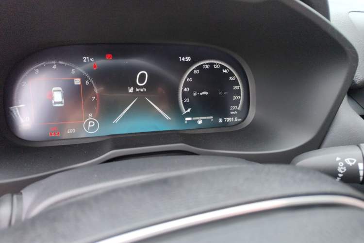 Used Toyota RAV4 2024 2.0L CVT Two-Wheel Drive Fashion Plus Edition Odometer Close Up