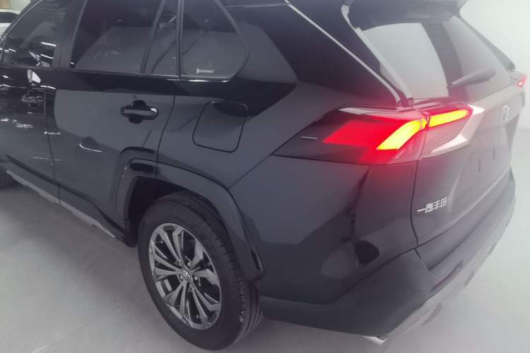 Used Toyota RAV4 2024 2.0L CVT Two-Wheel Drive Fashion Plus Edition Rear Left 45 Deg