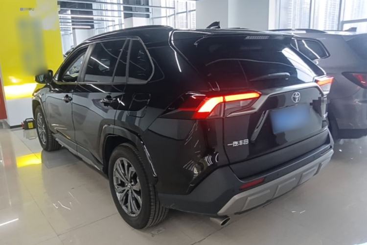 Used Toyota RAV4 2024 2.0L CVT Two-Wheel Drive Fashion Plus Edition Rear Left 45 Deg
