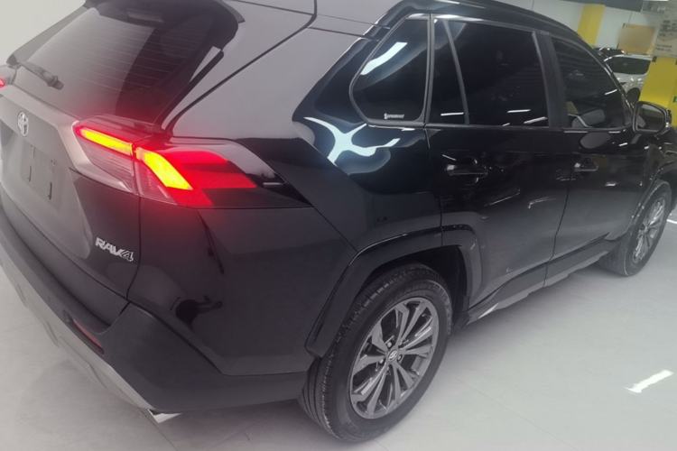 Used Toyota RAV4 2024 2.0L CVT Two-Wheel Drive Fashion Plus Edition Rear Right 45 Deg