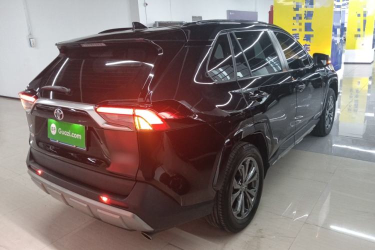 Used Toyota RAV4 2024 2.0L CVT Two-Wheel Drive Fashion Plus Edition Rear Right 45 Deg