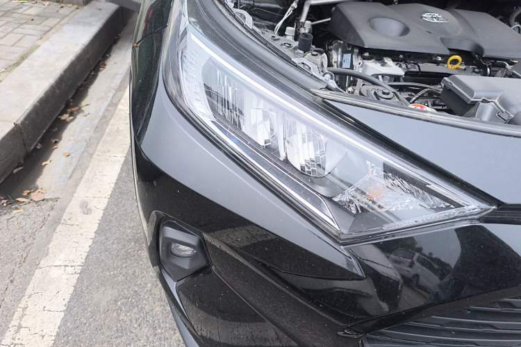 Used Toyota RAV4 2024 2.0L CVT Two-Wheel Drive Urban Edition Right Front Headlight