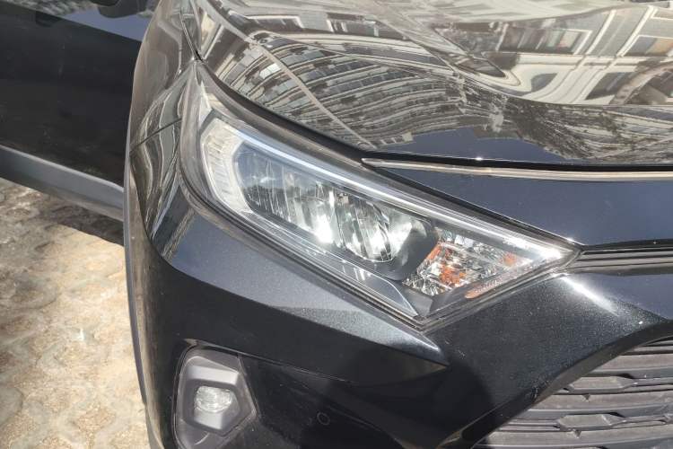 Used Toyota RAV4 2024 2.0L CVT Two-Wheel Drive Urban Edition Right Front Headlight