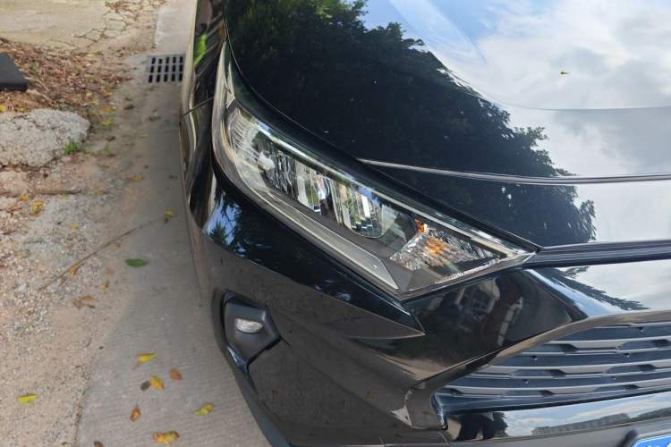 Used Toyota RAV4 2024 2.0L CVT Two-Wheel Drive Urban Edition Right Front Headlight