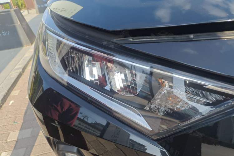 Used Toyota RAV4 2024 2.0L CVT Two-Wheel Drive Urban Edition Right Front Headlight