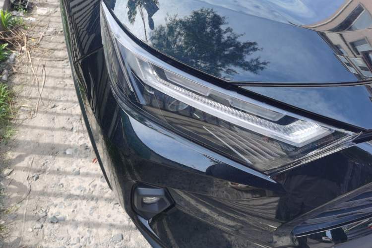 Used Toyota RAV4 2024 Dual-Motor 2.5L E-CVT Two-Wheel Drive Elite Plus Edition Right Front Headlight