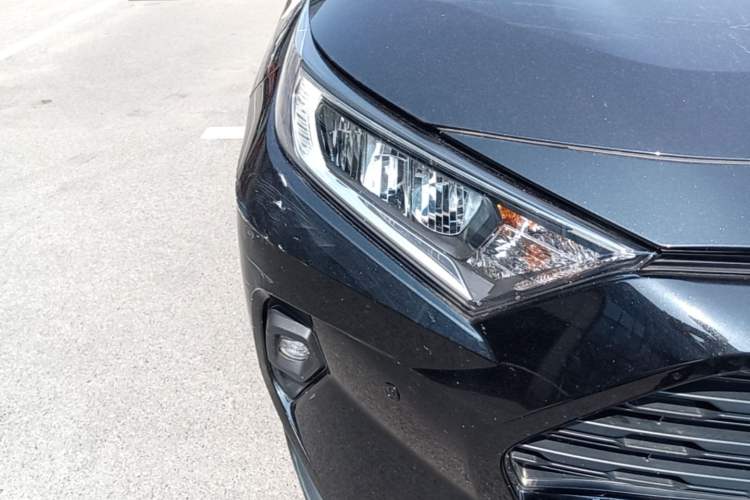 Used Toyota RAV4 2024 2.0L CVT Two-Wheel Drive Urban Edition Right Front Headlight