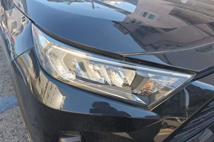 Used Toyota RAV4 2024 2.0L CVT Two-Wheel Drive Urban Edition Right Front Headlight