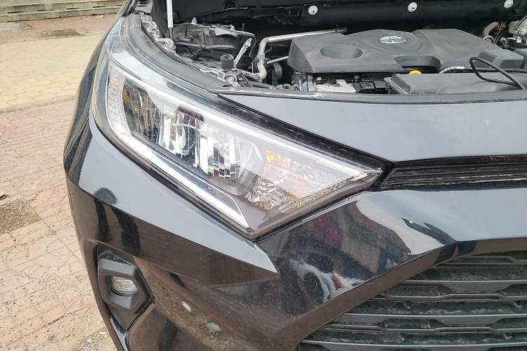 Used Toyota RAV4 2024 2.0L CVT Two-Wheel Drive Urban Edition Right Front Headlight