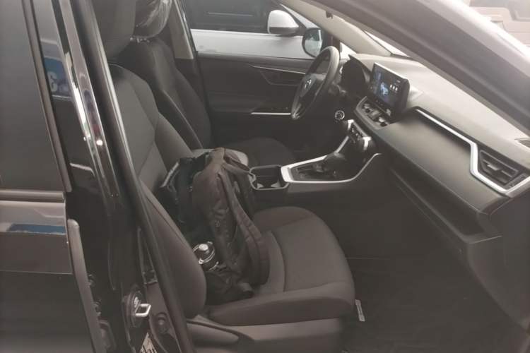 Used Toyota RAV4 2024 2.0L CVT Two-Wheel Drive Urban Edition Right Front Seat