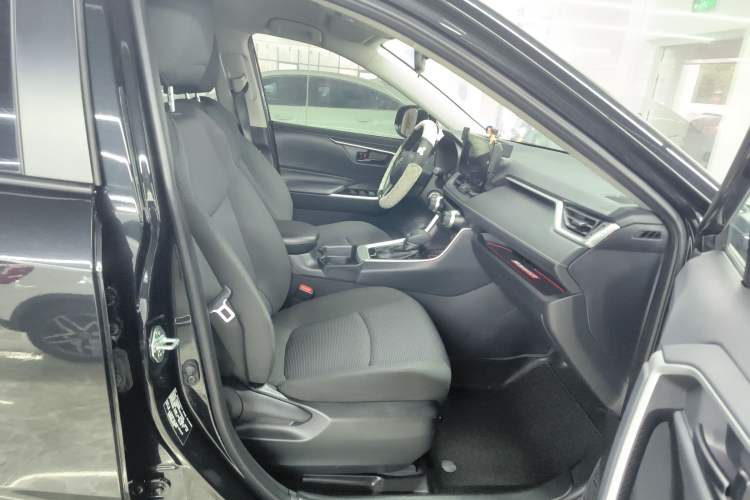 Used Toyota RAV4 2024 2.0L CVT Two-Wheel Drive Urban Edition Right Front Seat