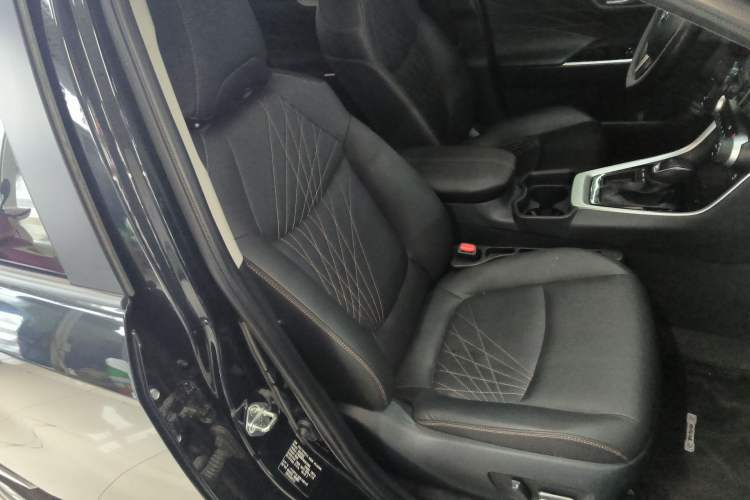 Used Toyota RAV4 2024 2.0L CVT Two-Wheel Drive Fashion Plus Edition Right Front Seat