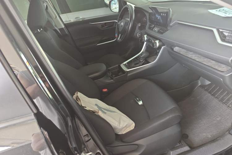 Used Toyota RAV4 2024 2.0L CVT Two-Wheel Drive Urban Edition Right Front Seat