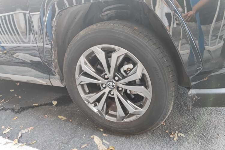Used Toyota RAV4 2024 2.0L CVT Two-Wheel Drive Fashion Plus Edition Right Front Wheel Hub