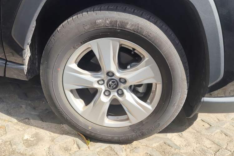 Used Toyota RAV4 2024 2.0L CVT Two-Wheel Drive Urban Edition Right Front Wheel Hub
