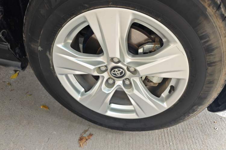 Used Toyota RAV4 2024 2.0L CVT Two-Wheel Drive Urban Edition Right Front Wheel Hub