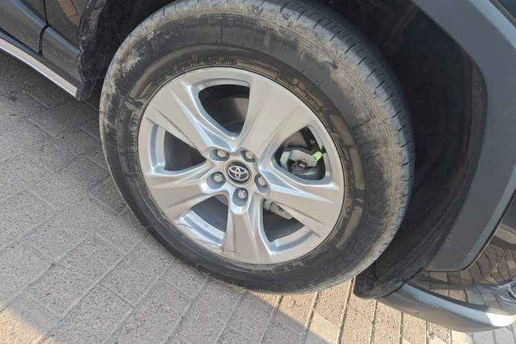 Used Toyota RAV4 2024 2.0L CVT Two-Wheel Drive Urban Edition Right Front Wheel Hub
