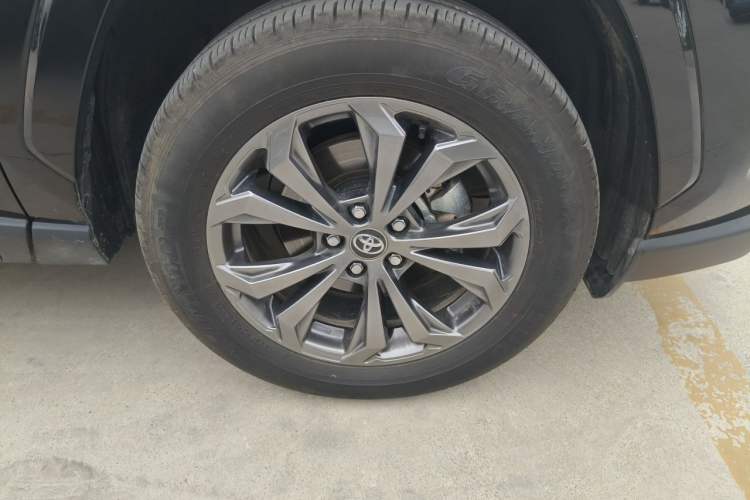 Used Toyota RAV4 2024 2.0L CVT Two-Wheel Drive Fashion Plus Edition Right Front Wheel Hub