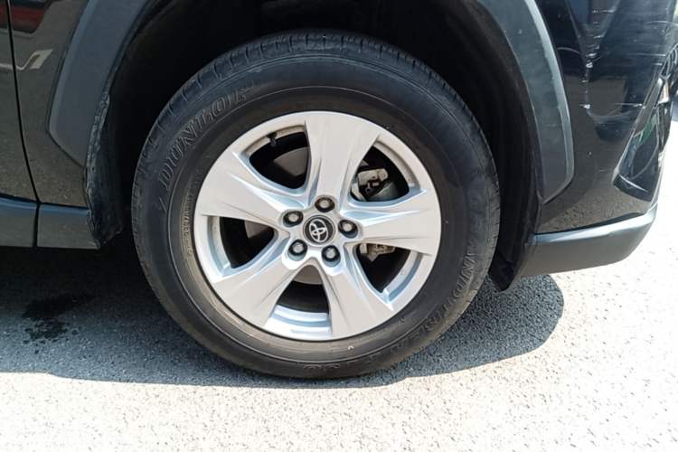 Used Toyota RAV4 2024 2.0L CVT Two-Wheel Drive Urban Edition Right Front Wheel Hub