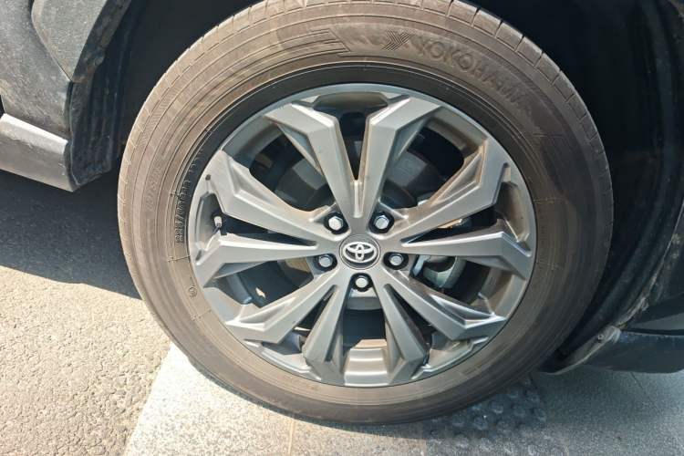 Used Toyota RAV4 2024 2.0L CVT Two-Wheel Drive Fashion Plus Edition Right Front Wheel Hub