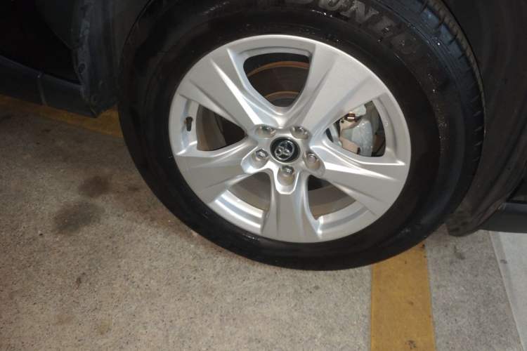 Used Toyota RAV4 2024 2.0L CVT Two-Wheel Drive Urban Edition Right Front Wheel Hub