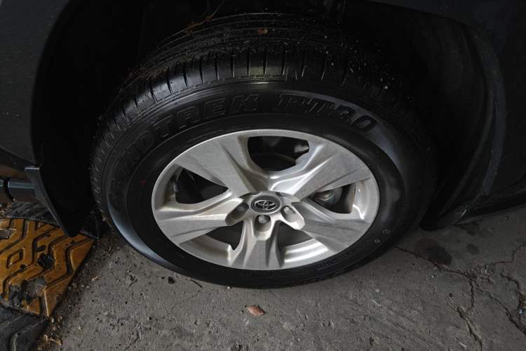 Used Toyota RAV4 2024 2.0L CVT Two-Wheel Drive Urban Edition Right Front Wheel Hub