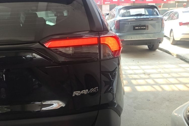 Used Toyota RAV4 2024 2.0L CVT Two-Wheel Drive Urban Edition Right Rear Taillight