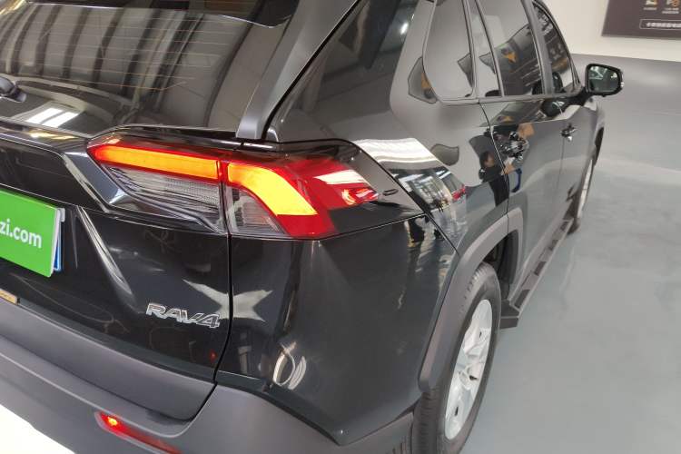 Used Toyota RAV4 2024 2.0L CVT Two-Wheel Drive Urban Edition Right Rear Taillight
