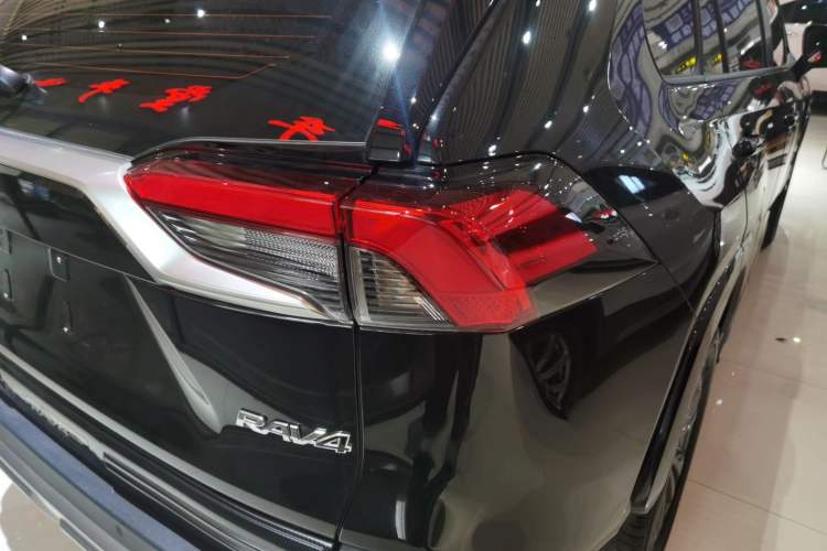 Used Toyota RAV4 2024 2.0L CVT Two-Wheel Drive Fashion Plus Edition Right Rear Taillight