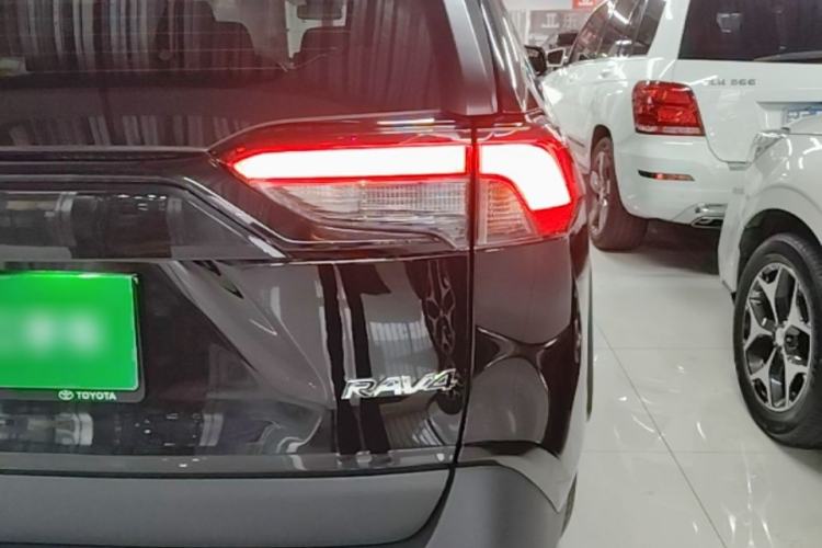 Used Toyota RAV4 2024 2.0L CVT Two-Wheel Drive Urban Edition Right Rear Taillight