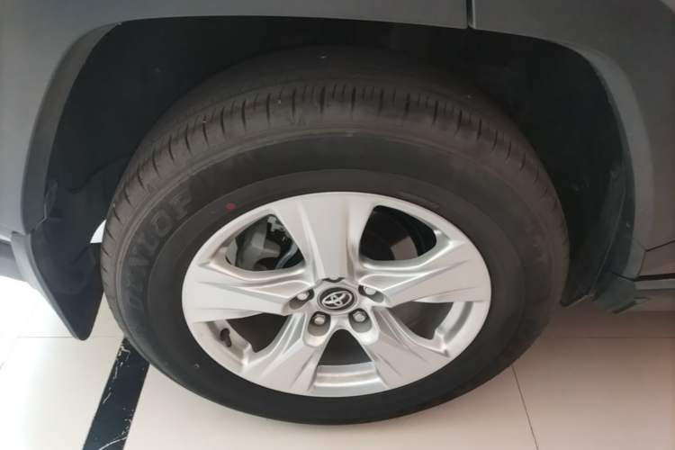 Used Toyota RAV4 2024 2.0L CVT Two-Wheel Drive Urban Edition Right Rear Wheel Hub