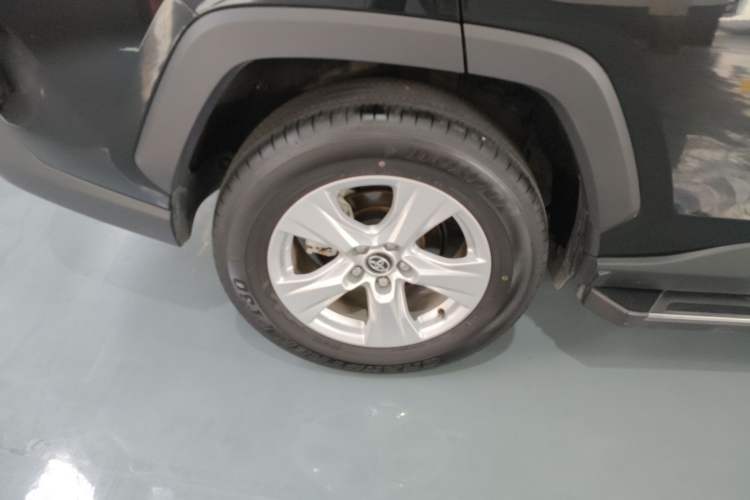 Used Toyota RAV4 2024 2.0L CVT Two-Wheel Drive Urban Edition Right Rear Wheel Hub