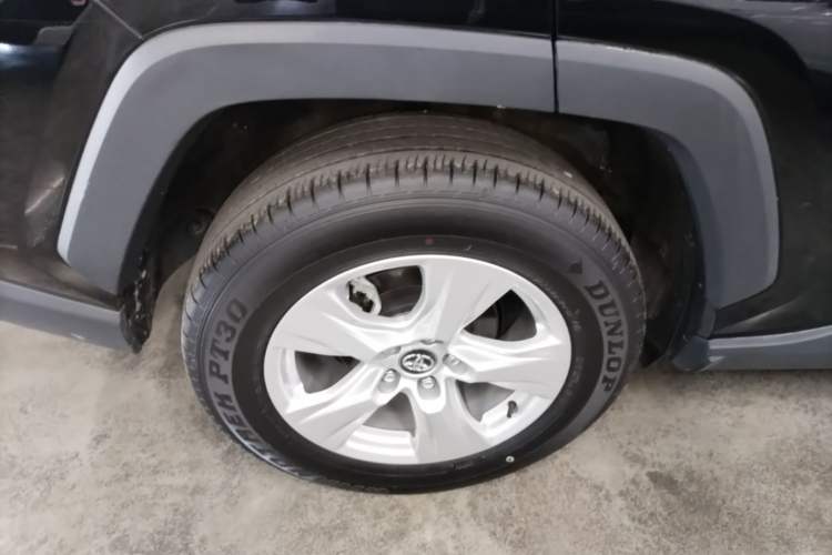 Used Toyota RAV4 2024 2.0L CVT Two-Wheel Drive Urban Edition Right Rear Wheel Hub