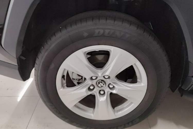 Used Toyota RAV4 2024 2.0L CVT Two-Wheel Drive Urban Edition Right Rear Wheel Hub