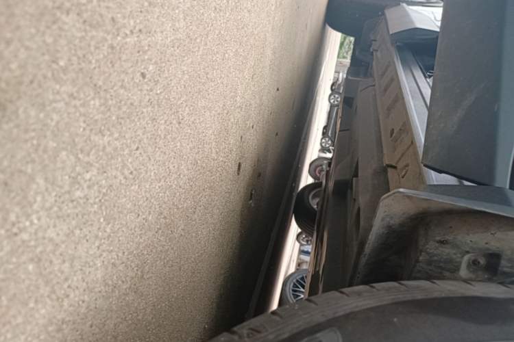 Used Toyota RAV4 2024 2.0L CVT Two-Wheel Drive Urban Edition Right Side Sill