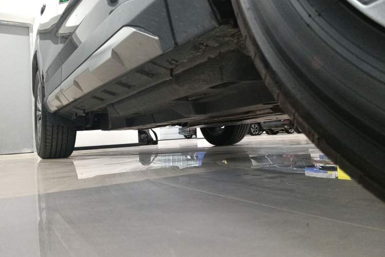 Used Toyota RAV4 2024 2.0L CVT Two-Wheel Drive Fashion Plus Edition Right Side Sill