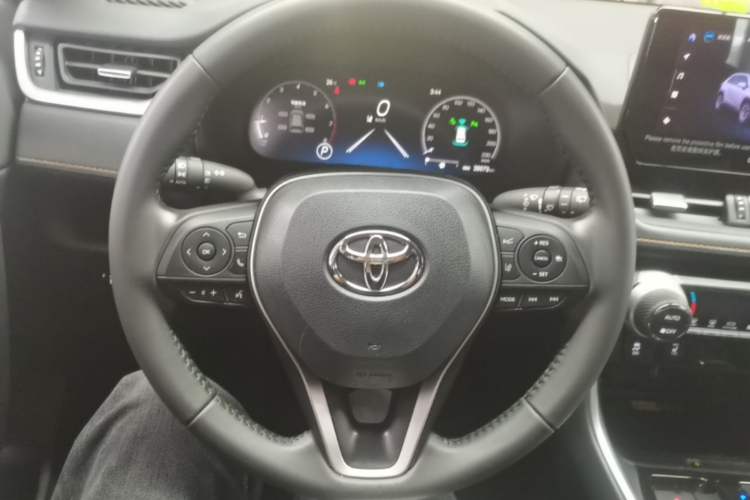 Used Toyota RAV4 2024 2.0L CVT Two-Wheel Drive Fashion Plus Edition Steering Wheel