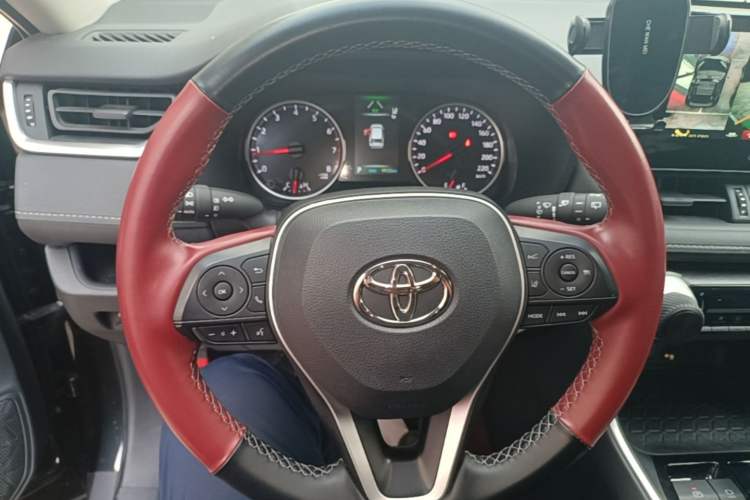 Used Toyota RAV4 2024 2.0L CVT Two-Wheel Drive Urban Edition Steering Wheel