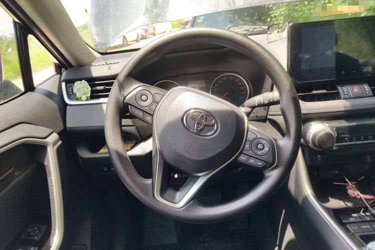 Used Toyota RAV4 2024 2.0L CVT Two-Wheel Drive Urban Edition Steering Wheel