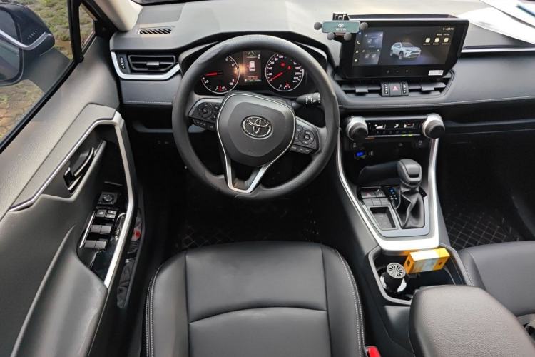 Used Toyota RAV4 2024 2.0L CVT Two-Wheel Drive Urban Edition Steering Wheel