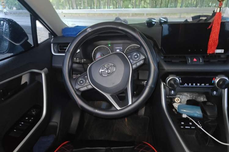 Used Toyota RAV4 2024 2.0L CVT Two-Wheel Drive Urban Edition Steering Wheel