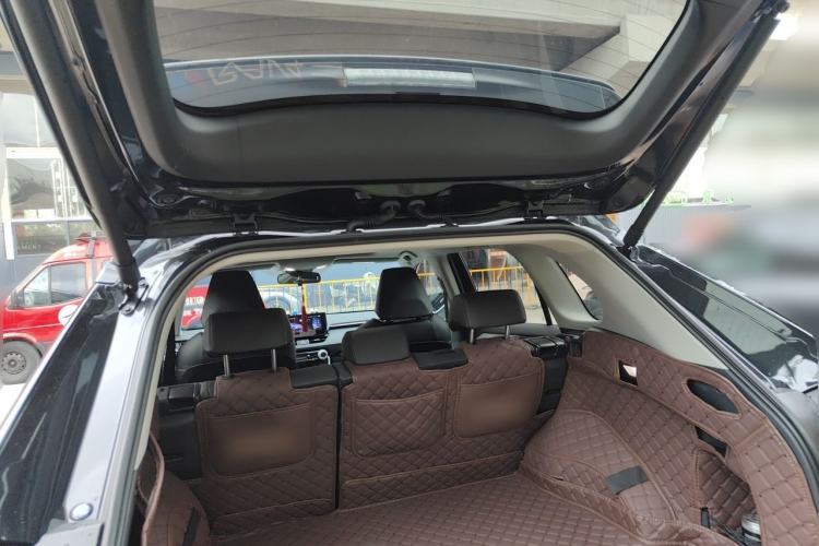 Used Toyota RAV4 2024 2.0L CVT Two-Wheel Drive Fashion Plus Edition Trunk