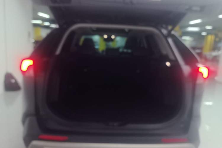 Used Toyota RAV4 2024 2.0L CVT Two-Wheel Drive Fashion Plus Edition Trunk