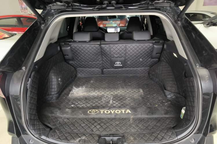 Used Toyota RAV4 2024 2.0L CVT Two-Wheel Drive Fashion Plus Edition Trunk