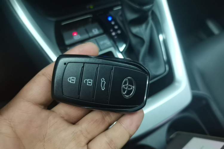 Used Toyota RAV4 2024 2.0L CVT Two-Wheel Drive Fashion Plus Edition Vehicle Key