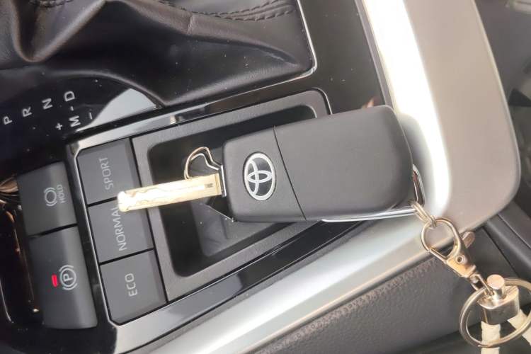 Used Toyota RAV4 2024 2.0L CVT Two-Wheel Drive Urban Edition Vehicle Key