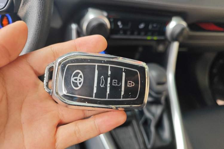 Used Toyota RAV4 2024 2.0L CVT Two-Wheel Drive Urban Edition Vehicle Key